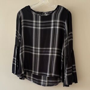 Women’s Design Lab Lord & Taylor Black and White Blouse